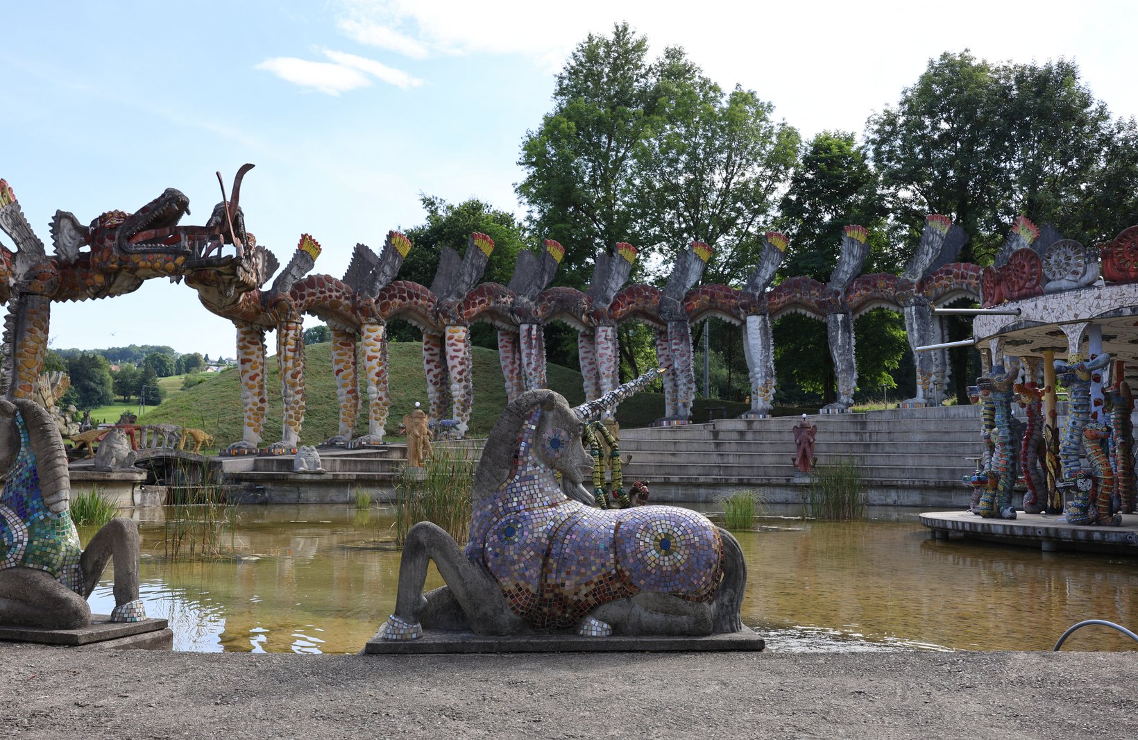 Aufnahme Der Wassergarten mit dem 105 Meter langen Doppelflüggelhund Foto Andrew von Treuberg